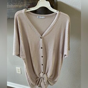 Super soft tie-bottom shirt, large